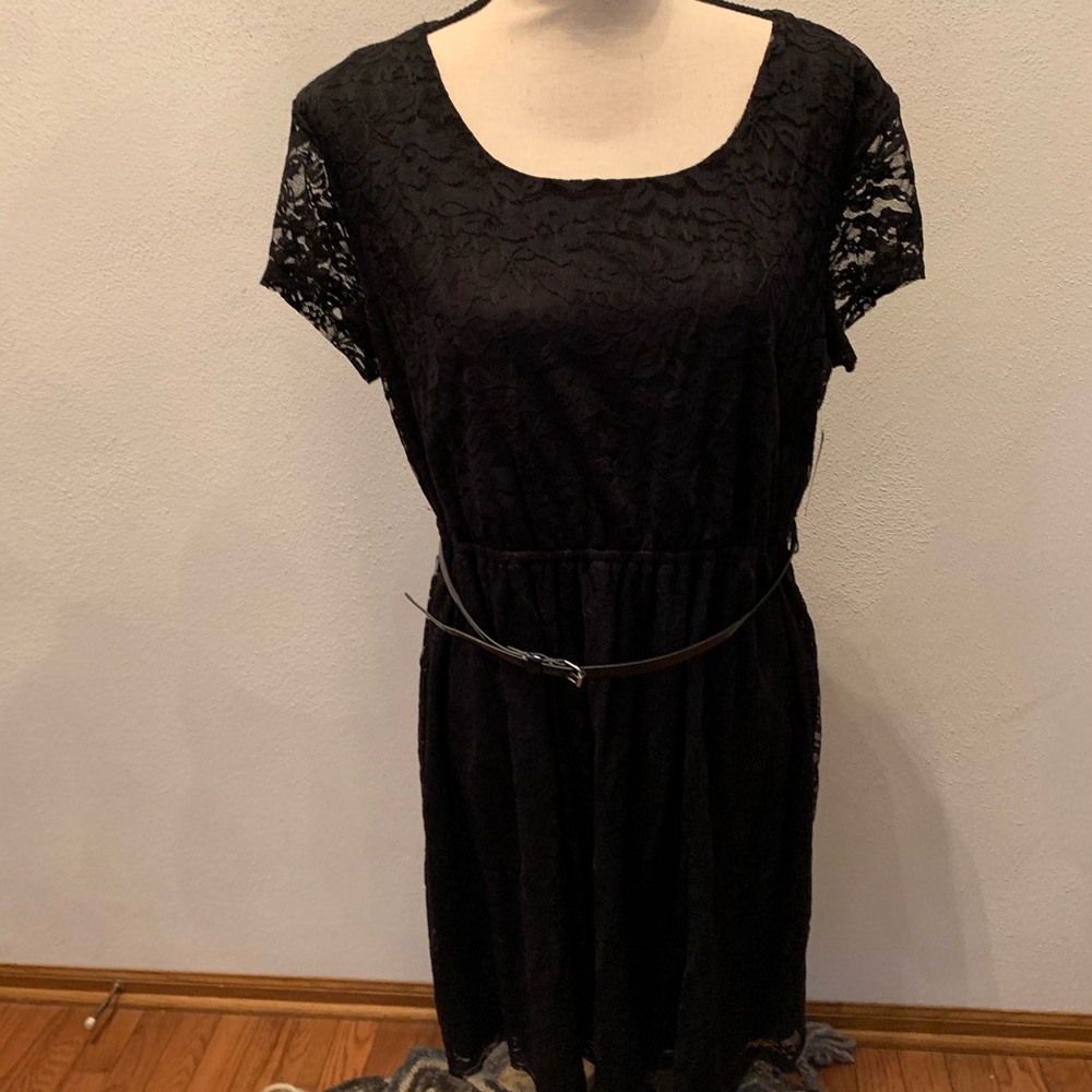 NWT JUNIORS sz 15-17 black lace belted dress